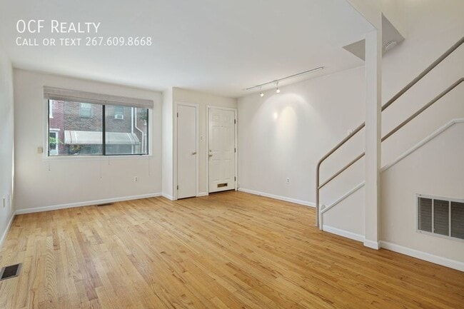 Building Photo - 1027 Carpenter St