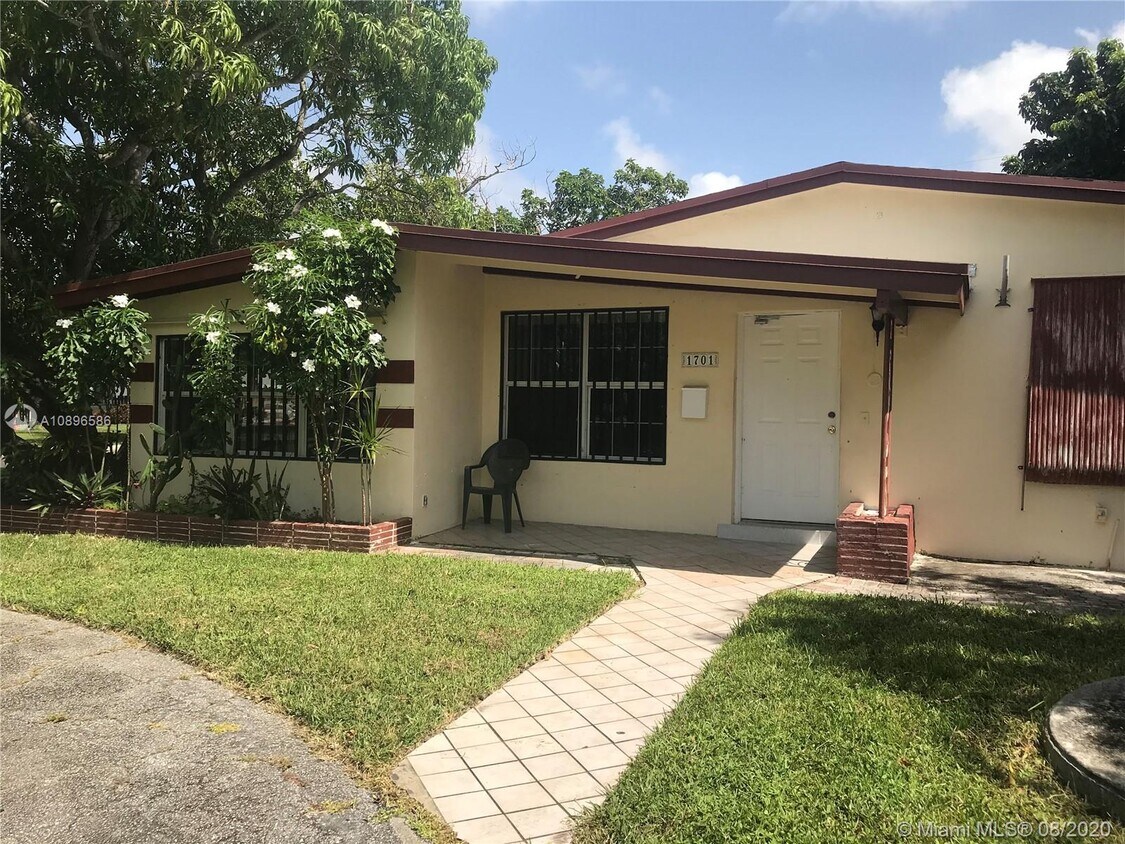 Foto principal - 1701 NE 173rd St