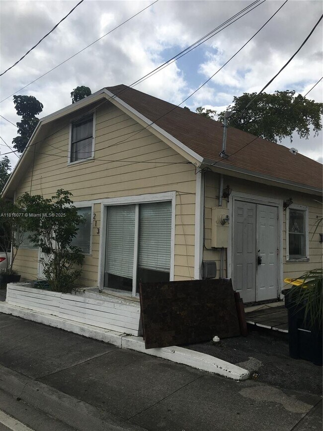 Foto del edificio - 213 Stirling Rd