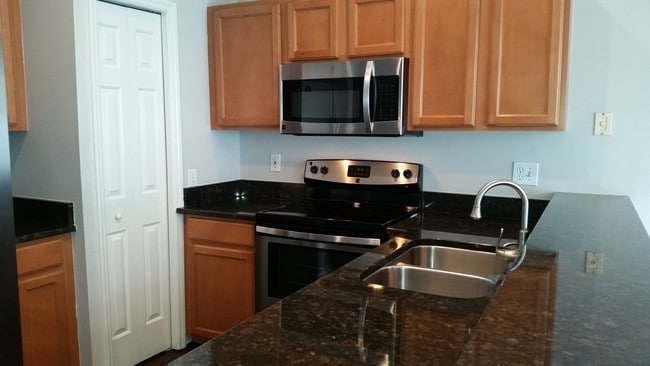 Foto del edificio - 569 Vallance Way NE