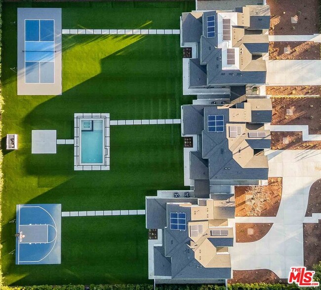 Building Photo - 8670 Encino Ave