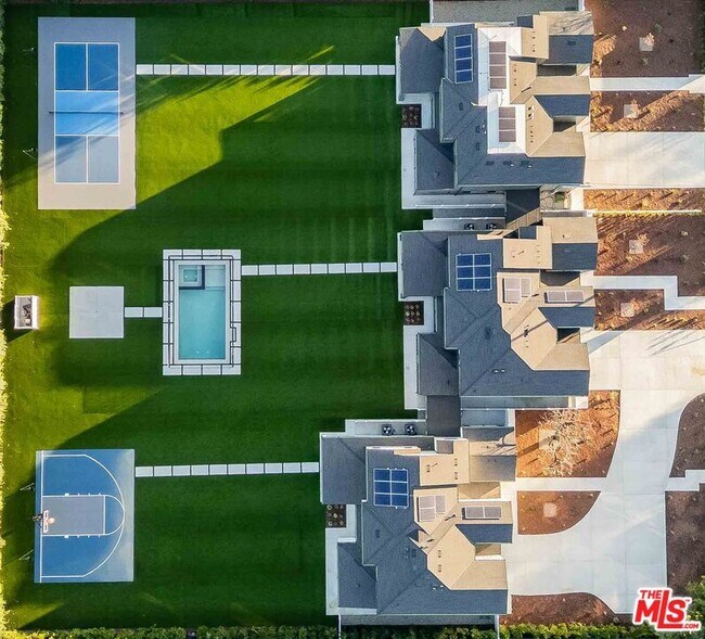 Foto del edificio - 8670 Encino Ave