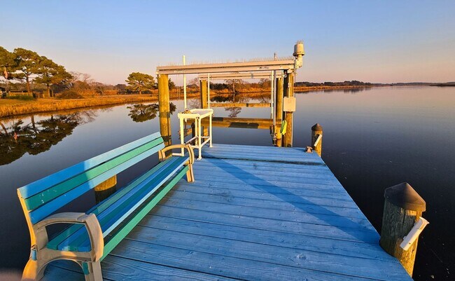 Foto del edificio - 252 Hickory Point Rd