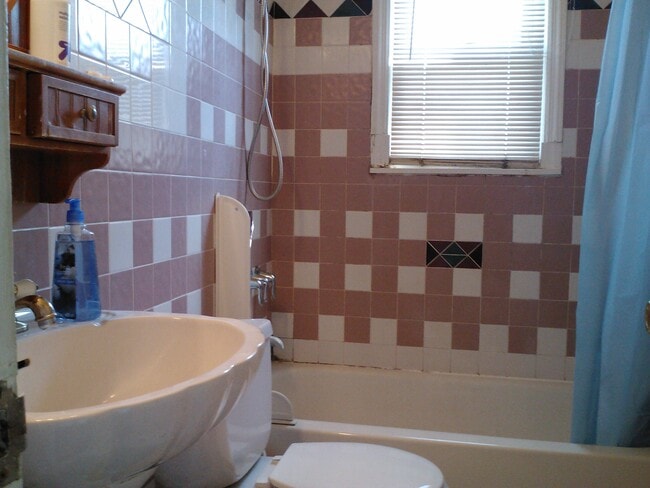 Foto del edificio - 9734 Wichita Ave