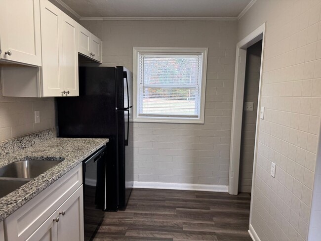 Building Photo - Updated Two Bedroom Duplex in Lincolnton