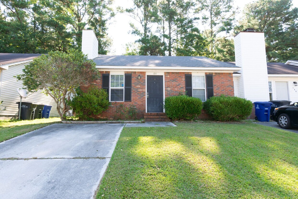 Primary Photo - Adorable Duplex