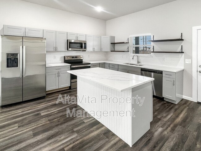 Foto del edificio - 3213 Chenault St