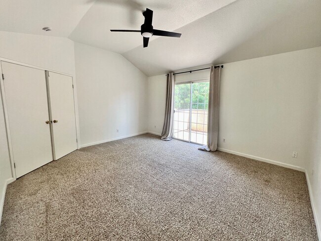Foto del edificio - $2,495 Shepherd & Maple, 3 Bedroom 3 full ...