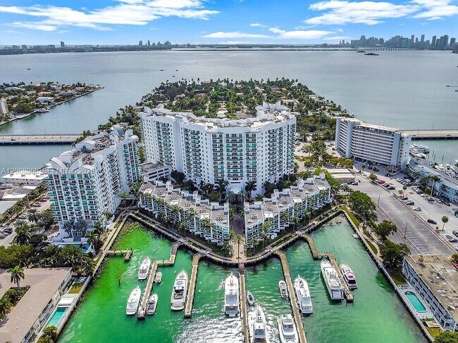 Building Photo - 7900 Harbor Island Dr