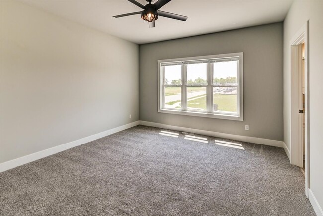 Foto del edificio - 2900 Blue Grass Dr