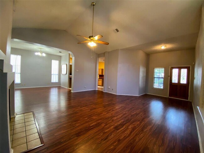 Building Photo - 3215 Tree Grove Dr