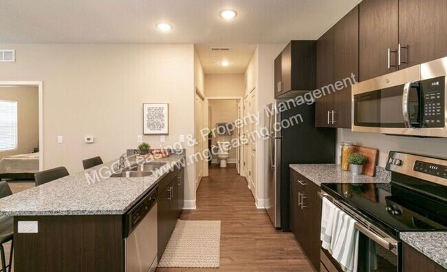 Foto del edificio - Your New Place Awaits-Plus Great Move In S...