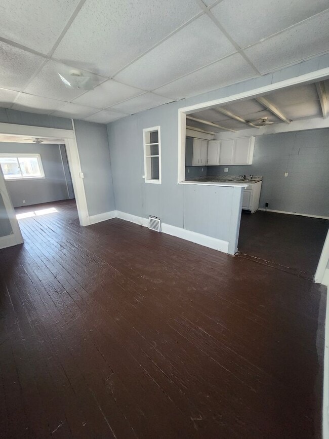 Building Photo - 4 bedroon single family home