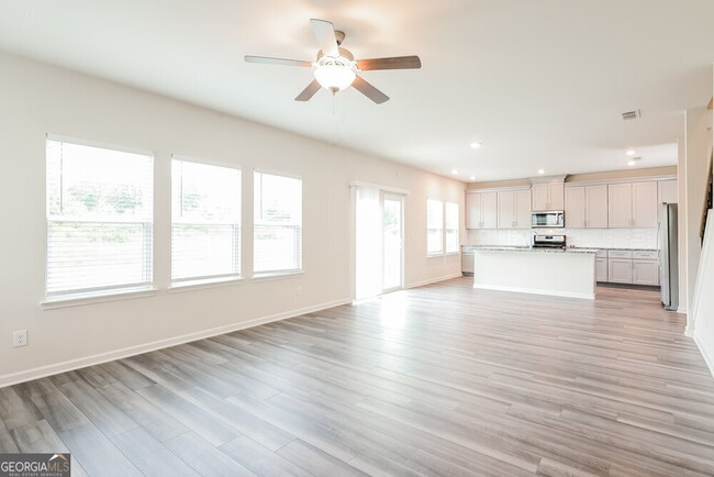 Building Photo - 5834 Un Grv Dr