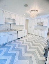 Building Photo - 936 Chantilly Rd