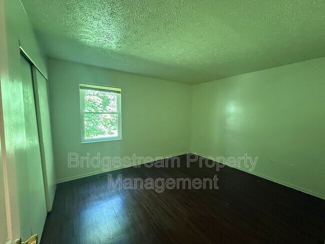Foto del edificio - 3001 Idylwilde Blvd