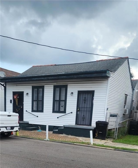 Building Photo - 1353 Annette St