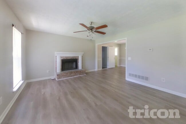 Building Photo - 10 Cardinal Ct