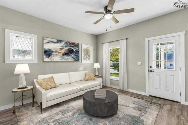 Building Photo - 2010 Joline St