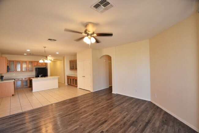 Building Photo - 7330 W Sophie Ln