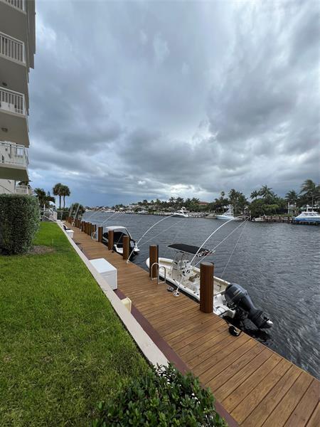 Building Photo - 1050 Hillsboro Mile