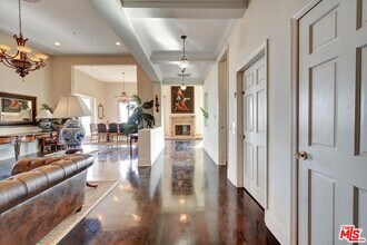 Building Photo - 5805 Foxview Dr