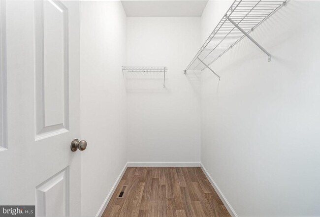 Building Photo - 7870 Briarwood Dr