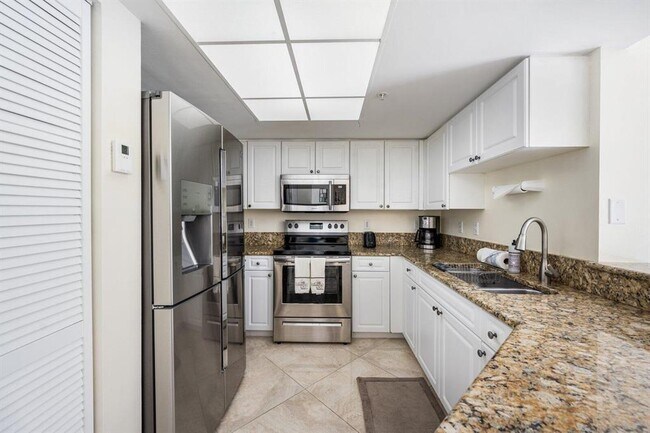 Building Photo - 1100 Crestwood Ct S
