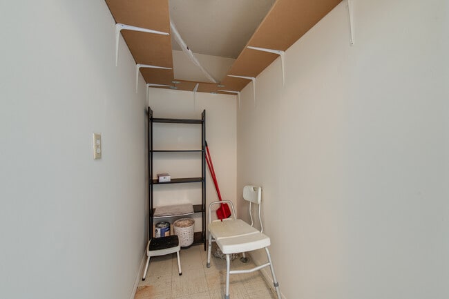 Building Photo - 55 Skymark Dr
