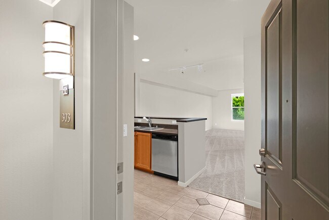 Foto del edificio - Move In Special! Large 1 Bedroom with Built in Office Nook - Garage Parking