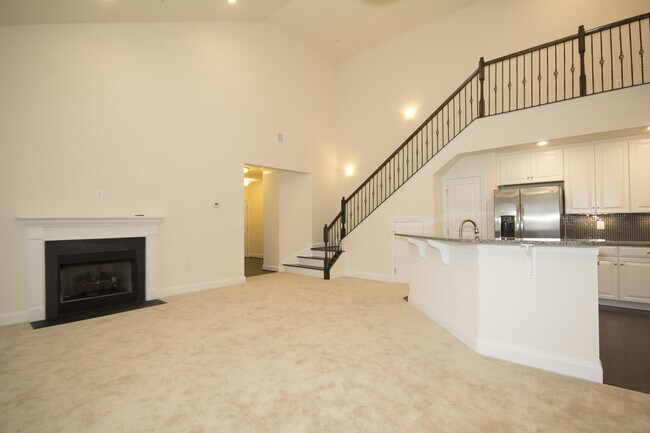 Foto del edificio - Stunning Penthouse Condo w/ Loft in 55+ Co...
