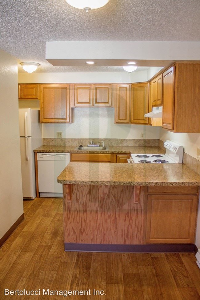 Foto del edificio - 5200-5208 Windsor Island Rd N