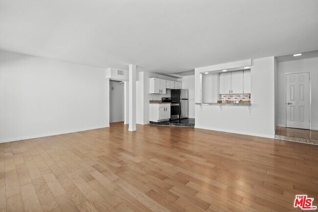 Foto del edificio - 11820 Mayfield Ave