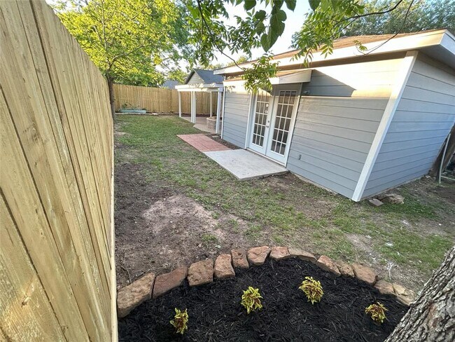 Building Photo - 946 Sierra Shadows Dr