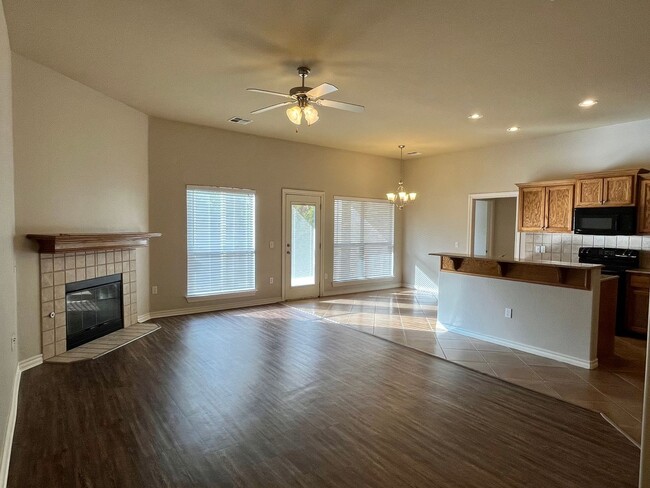 Building Photo - Wonderful 4 bed, 2 bath 3 car in Falcon Ri...