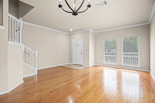 Building Photo - 511 Shannon Rose