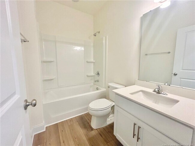 Foto del edificio - 282 Creekhaven Dr