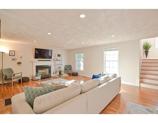 Building Photo - 36 Swains Pond Ave
