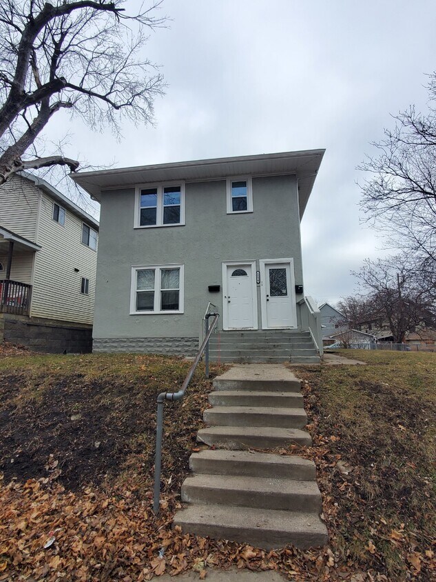 Primary Photo - Upper Level Duplex in Minneapolis with 2 b...