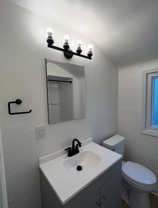 Foto del edificio - 5644 Valleyview Dr