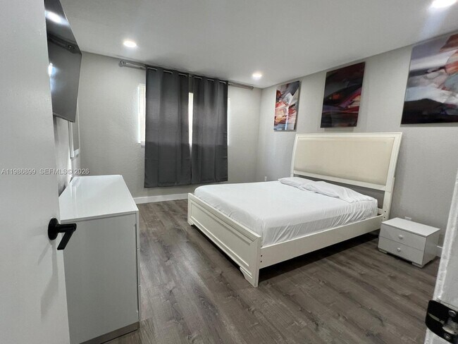 Foto del edificio - 1432 S Lakeside Dr