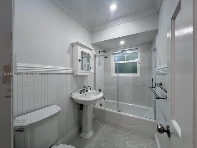Building Photo - 1452 Urbino Ave