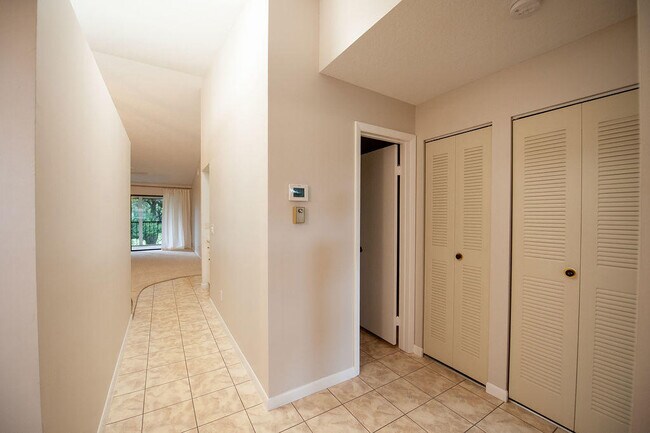 Building Photo - 602 Pinecrest Cir