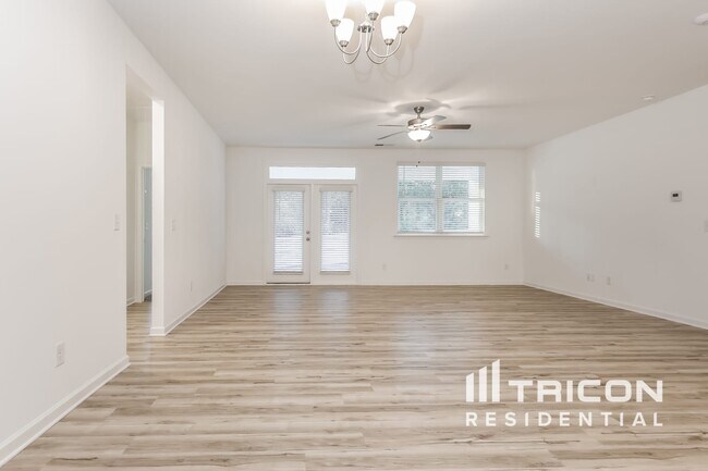 Foto del edificio - 241 Everett Sq