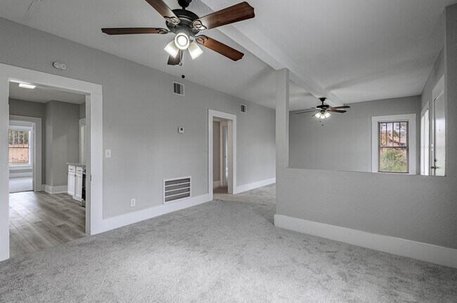 Building Photo - 200 W Caroline St