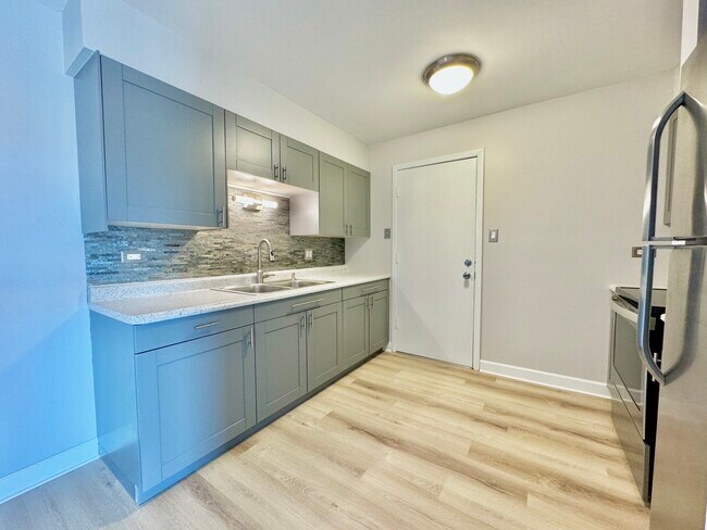 Building Photo - 10504 S Highland Ave