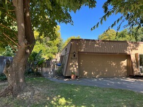 Building Photo - 5035-5037 Swingle Dr
