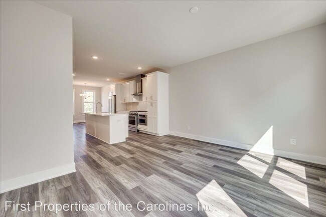 Foto del edificio - 3 br, 2.5 bath House - 513 W. Tremont Ave.
