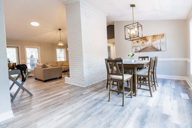 Foto del edificio - 103 Scaleybark Ct