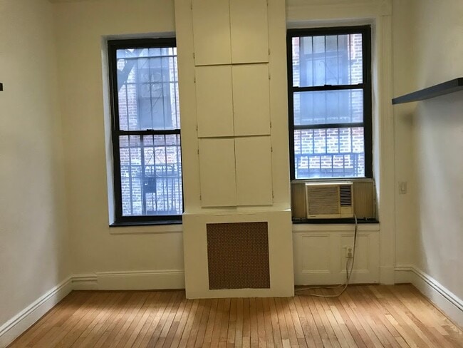 Building Photo - 11 Mott St